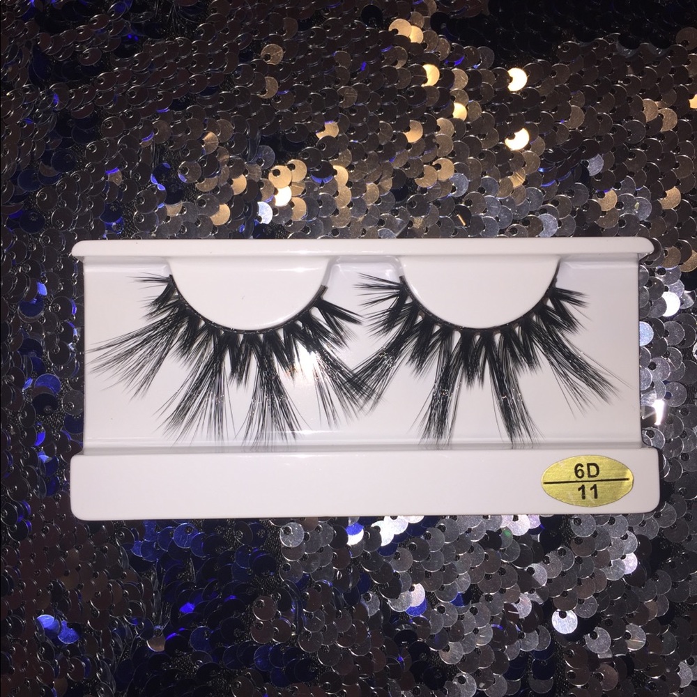 Lashes - Picture 3 of 10